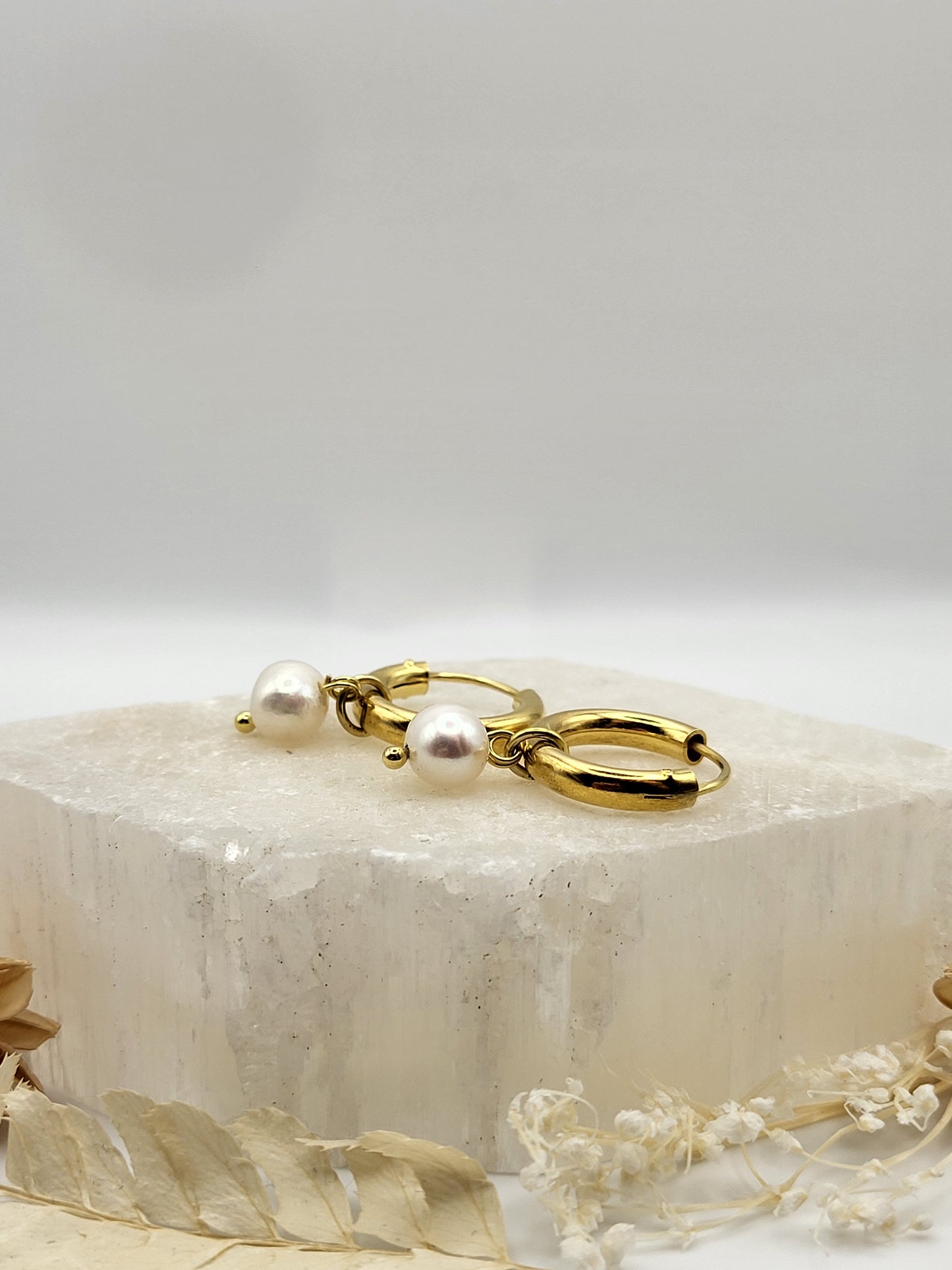Elegant hoop earrings with freshwater pearls