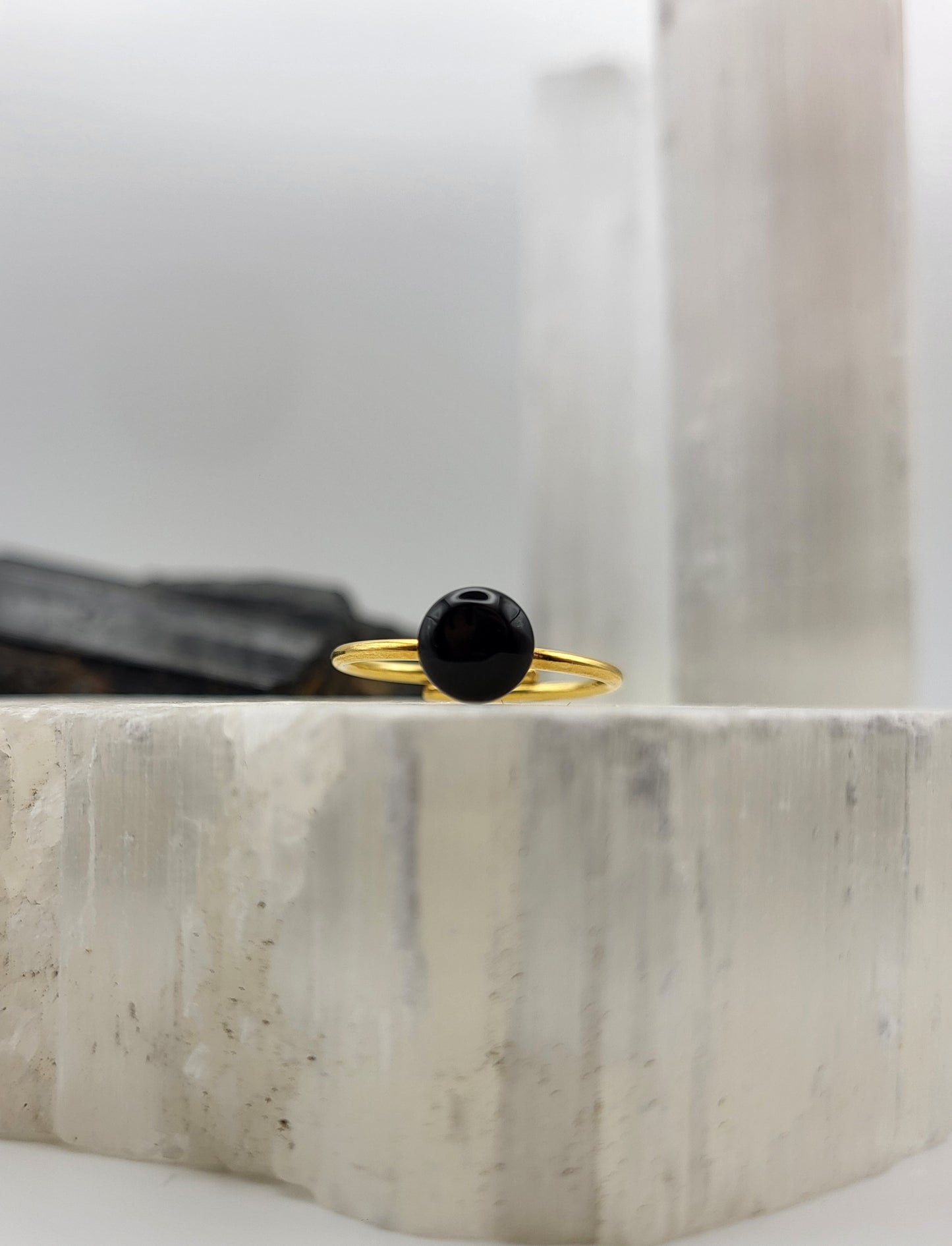 Noir Élégance - Gold plated ring with tourmaline energy