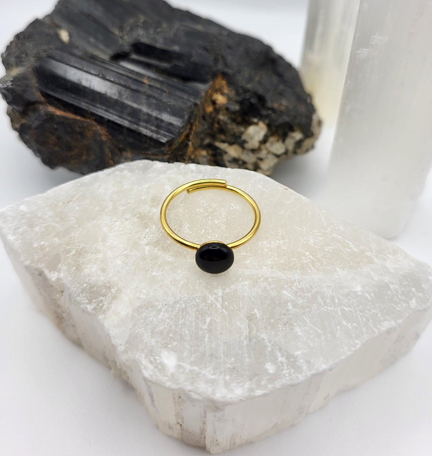 Noir Élégance - Gold plated ring with tourmaline energy