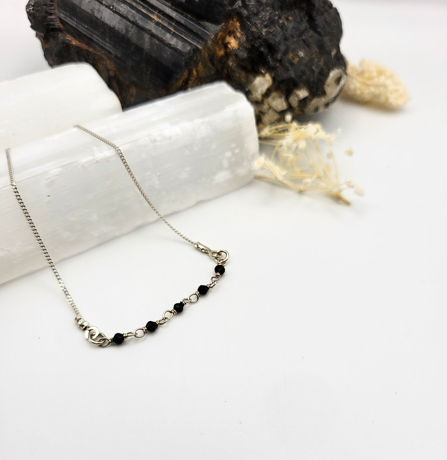 Noir Élégance - protection bracelet with tourmaline