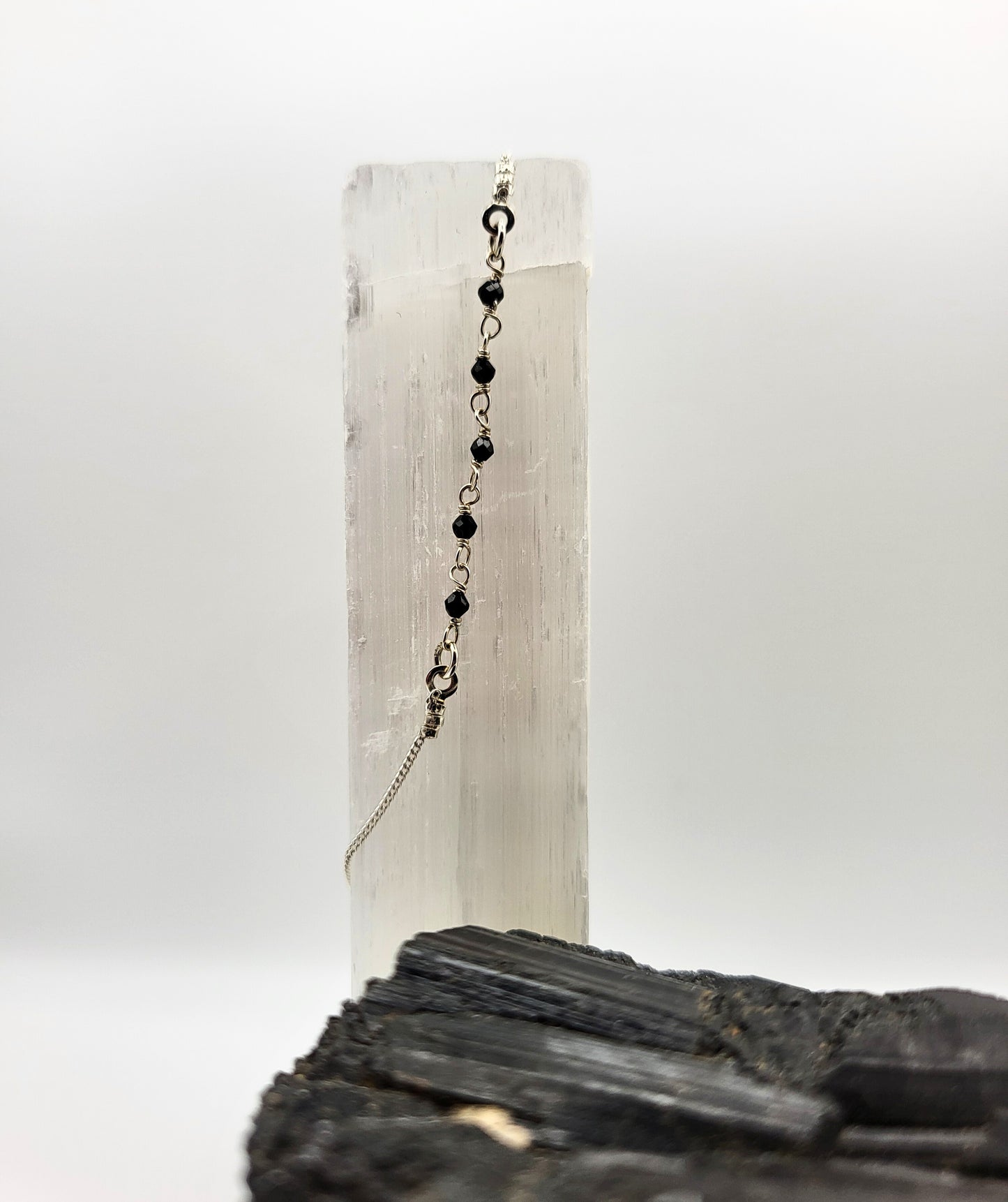 Noir Élégance - protection bracelet with tourmaline
