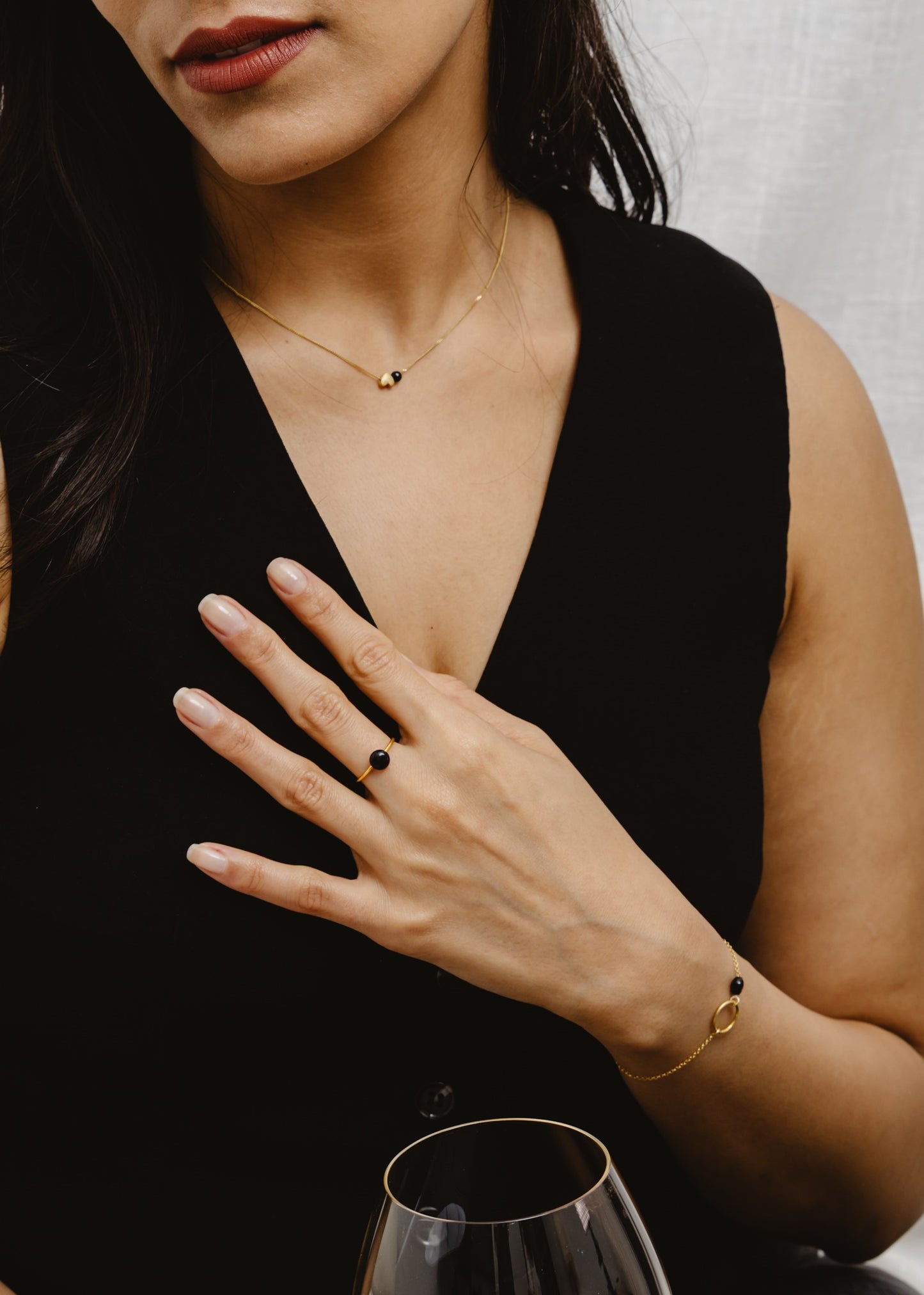 Noir Élégance - Gold plated ring with tourmaline energy