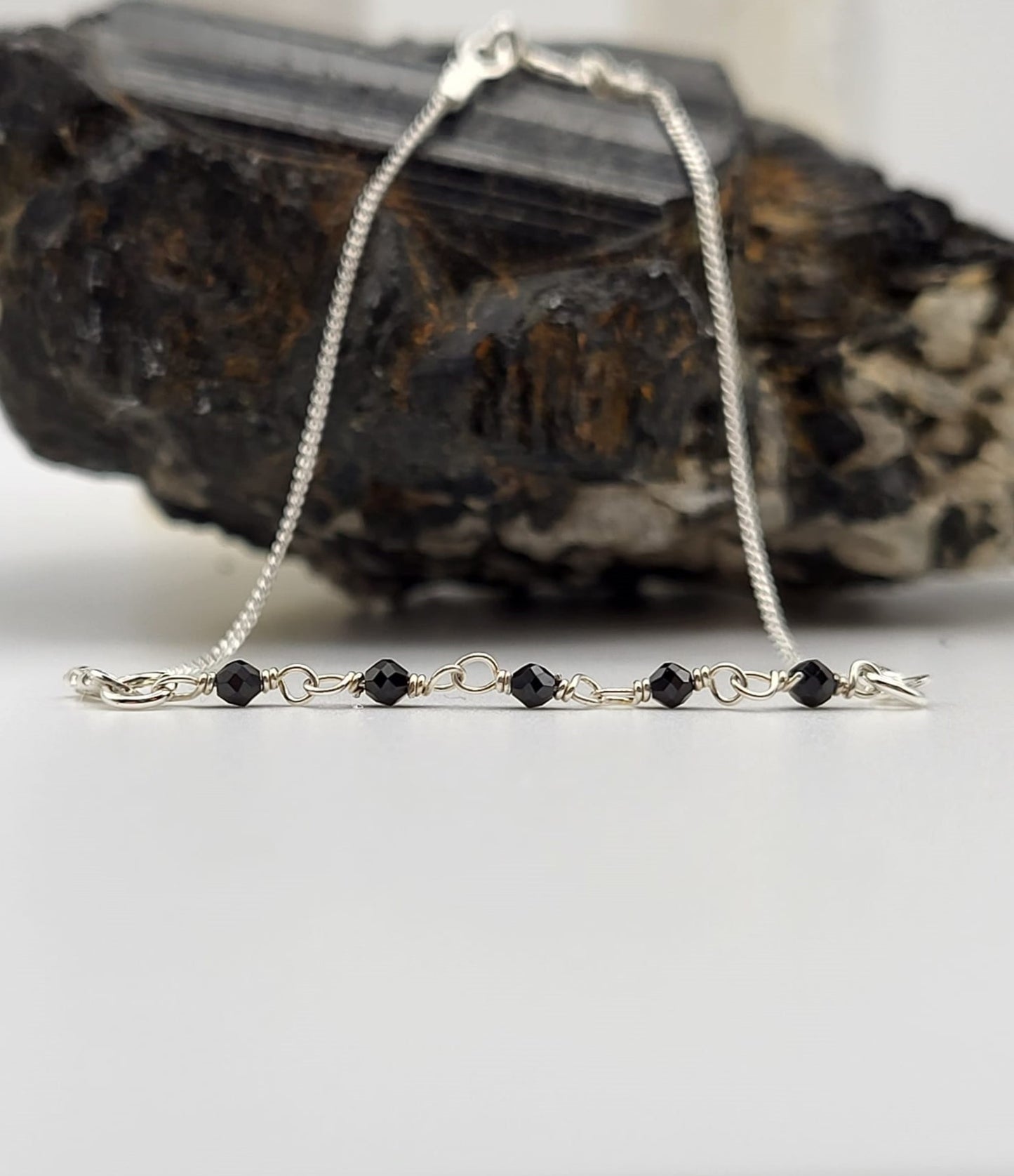 Noir Élégance - protection bracelet with tourmaline