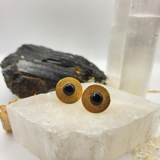 Gold-plated tourmaline studs, round and elegant