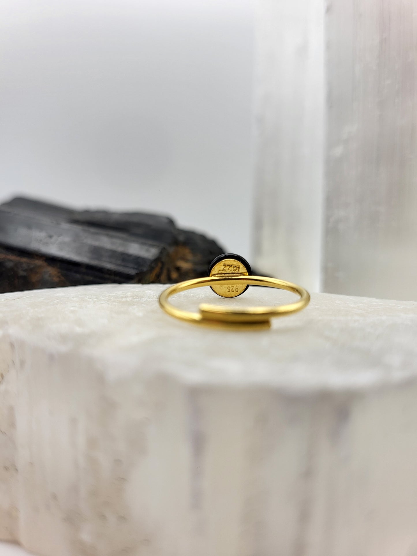 Noir Élégance - Gold plated ring with tourmaline energy