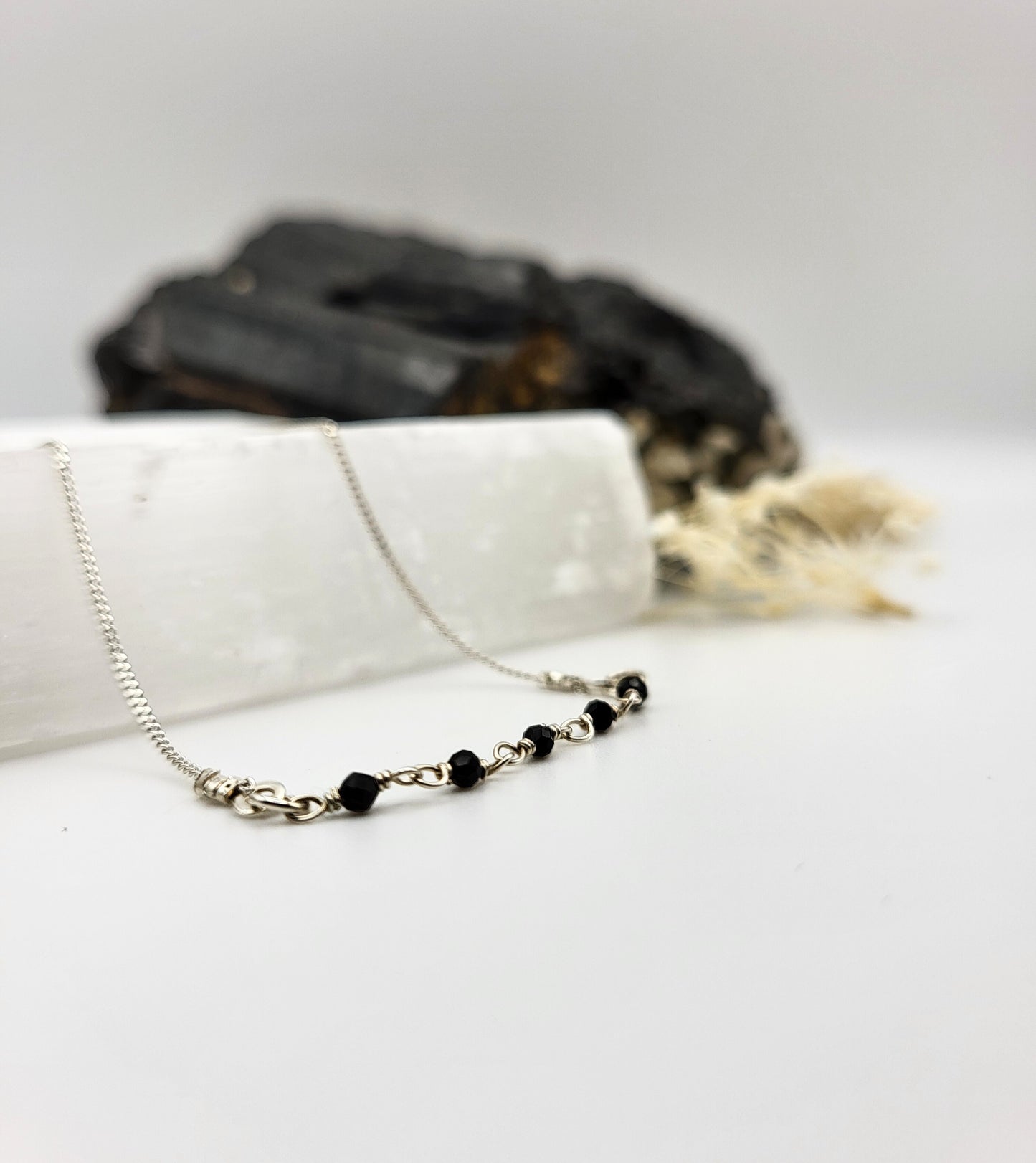 Noir Élégance - protection bracelet with tourmaline